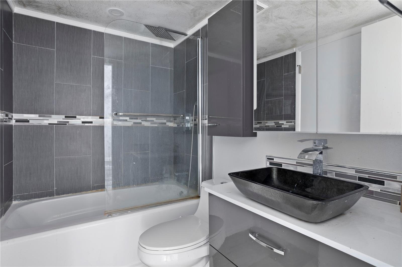 Image 12 of 23 For 226 Orienta Point Street 226