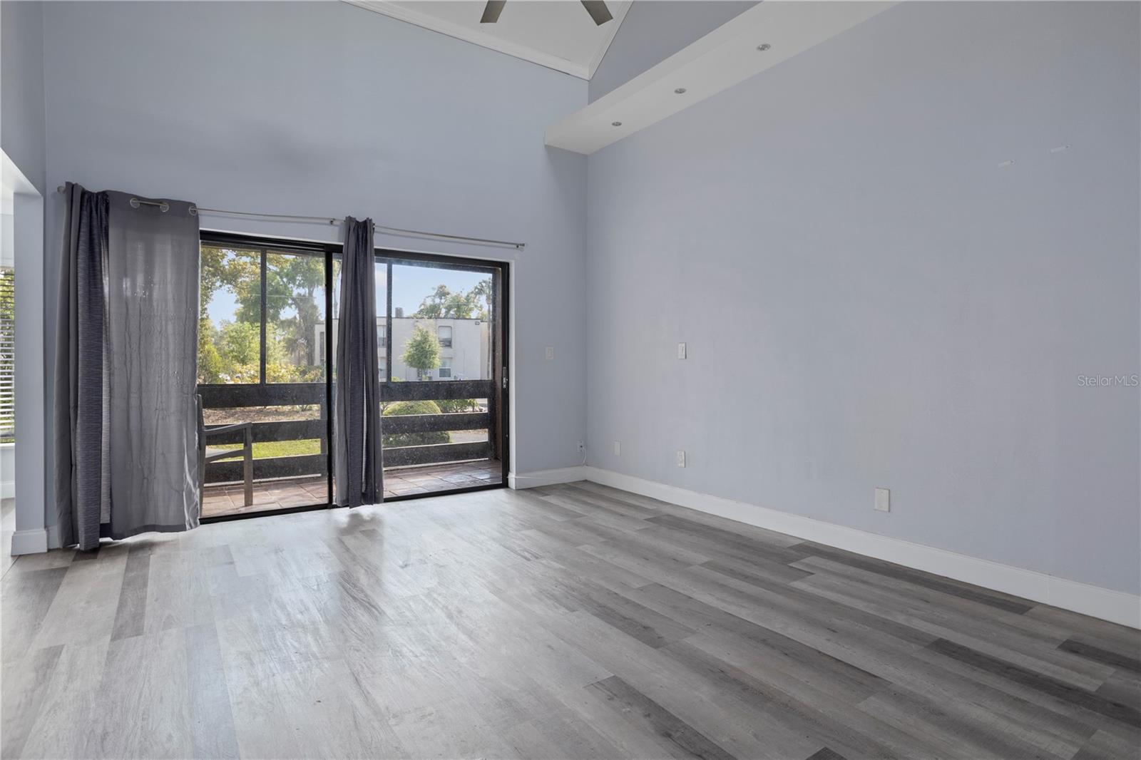 Image 19 of 23 For 226 Orienta Point Street 226