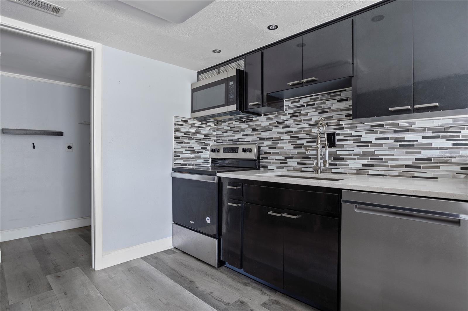 Image 2 of 23 For 226 Orienta Point Street 226