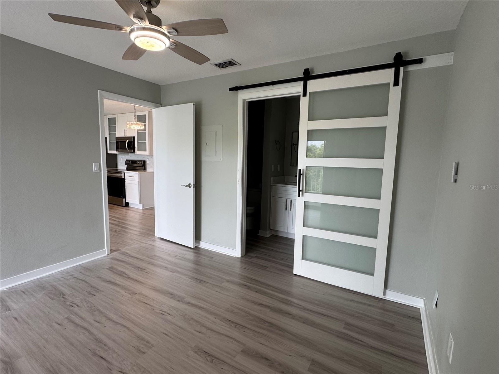 Image 37 of 44 For 2569 Grassy Point Drive 307