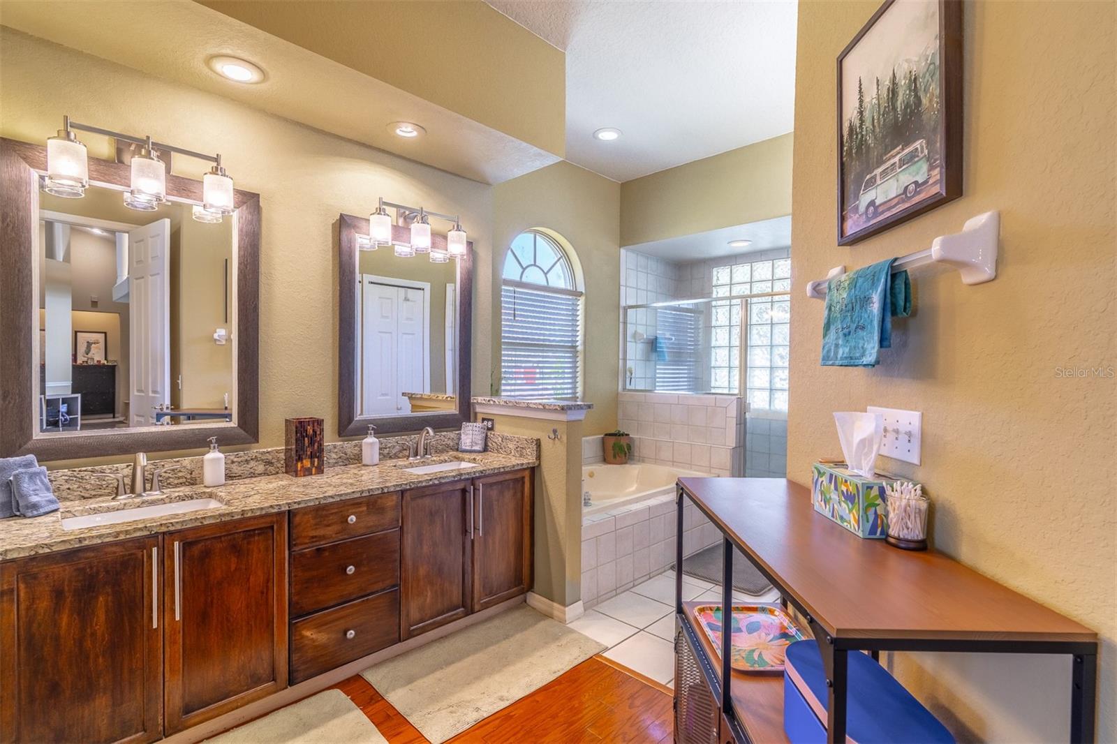 Image 24 of 42 For 987 Kerwood Circle