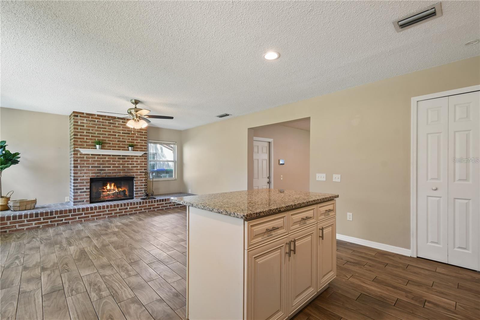 Image 18 of 52 For 7037 Edgeworth Drive