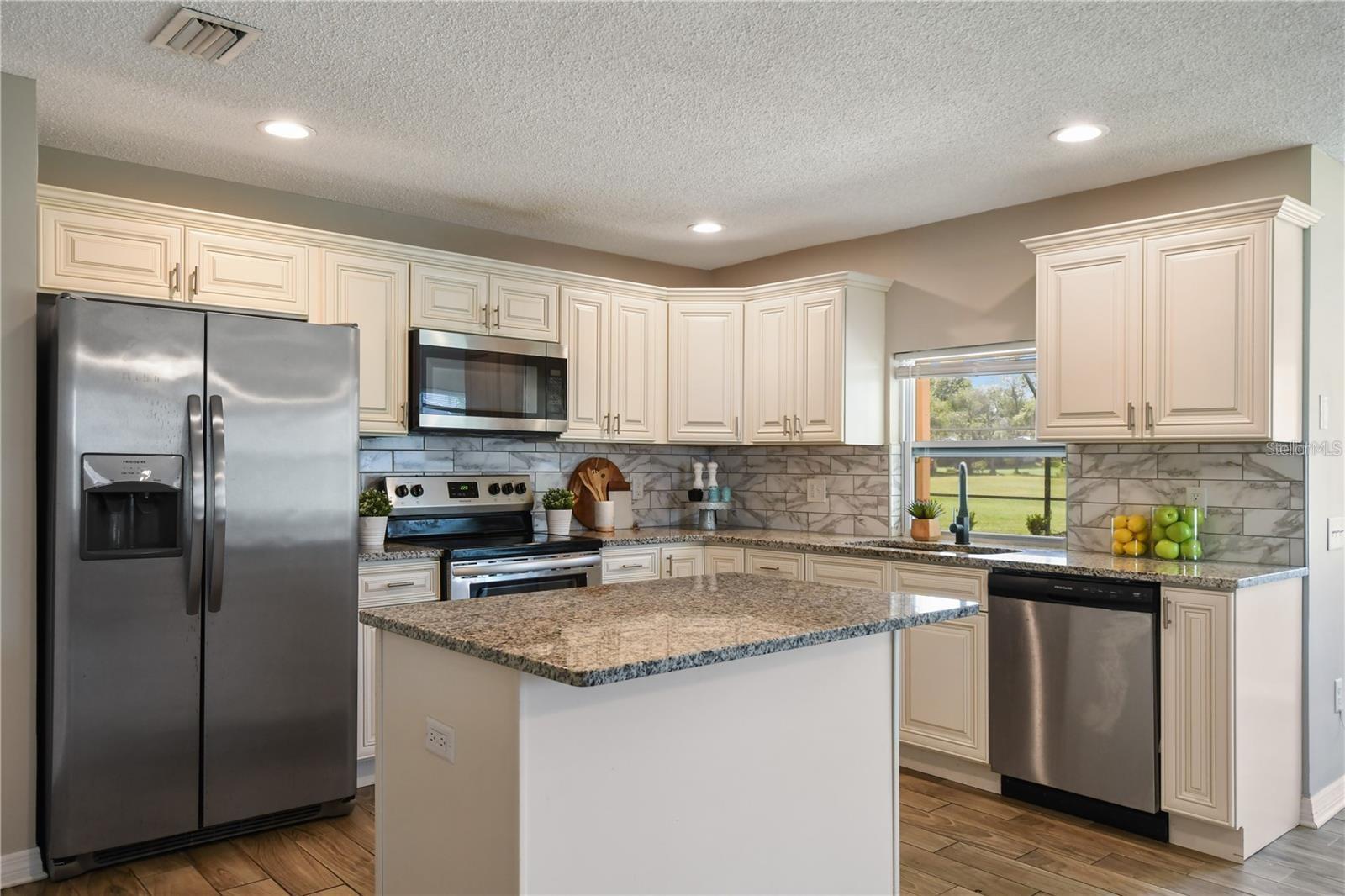 Image 19 of 52 For 7037 Edgeworth Drive