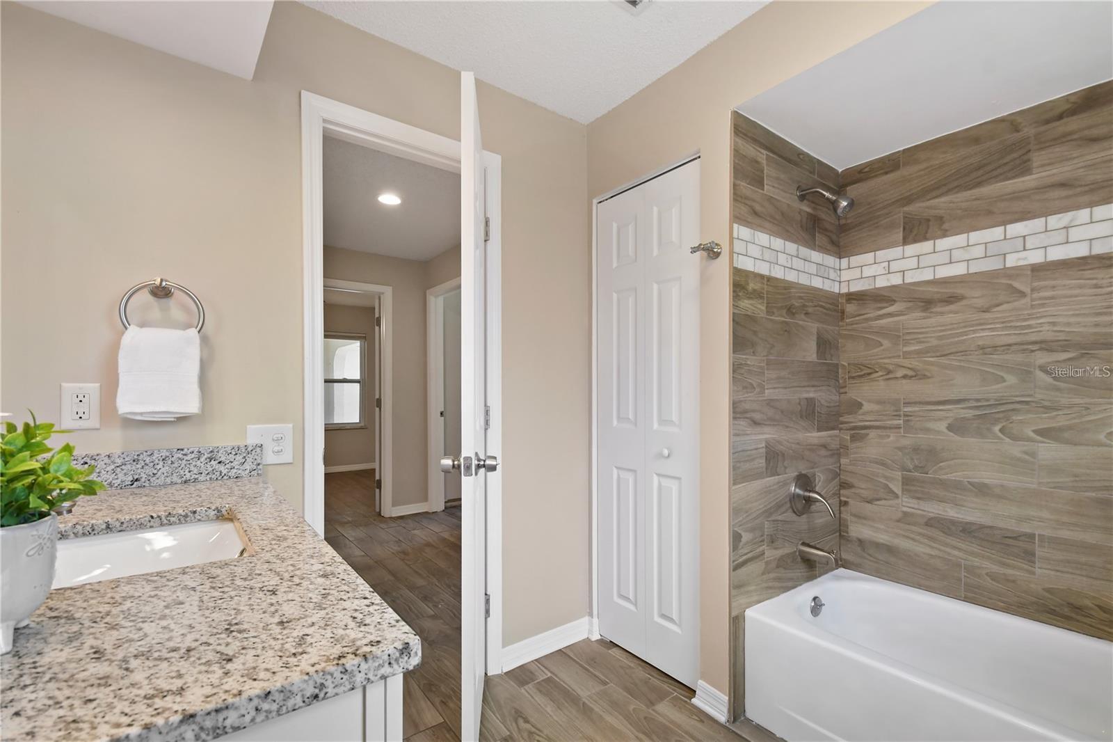 Image 41 of 52 For 7037 Edgeworth Drive