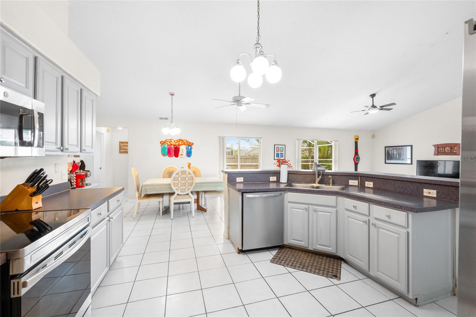 Image 5 of 38 For 1839 Queen Palm Drive