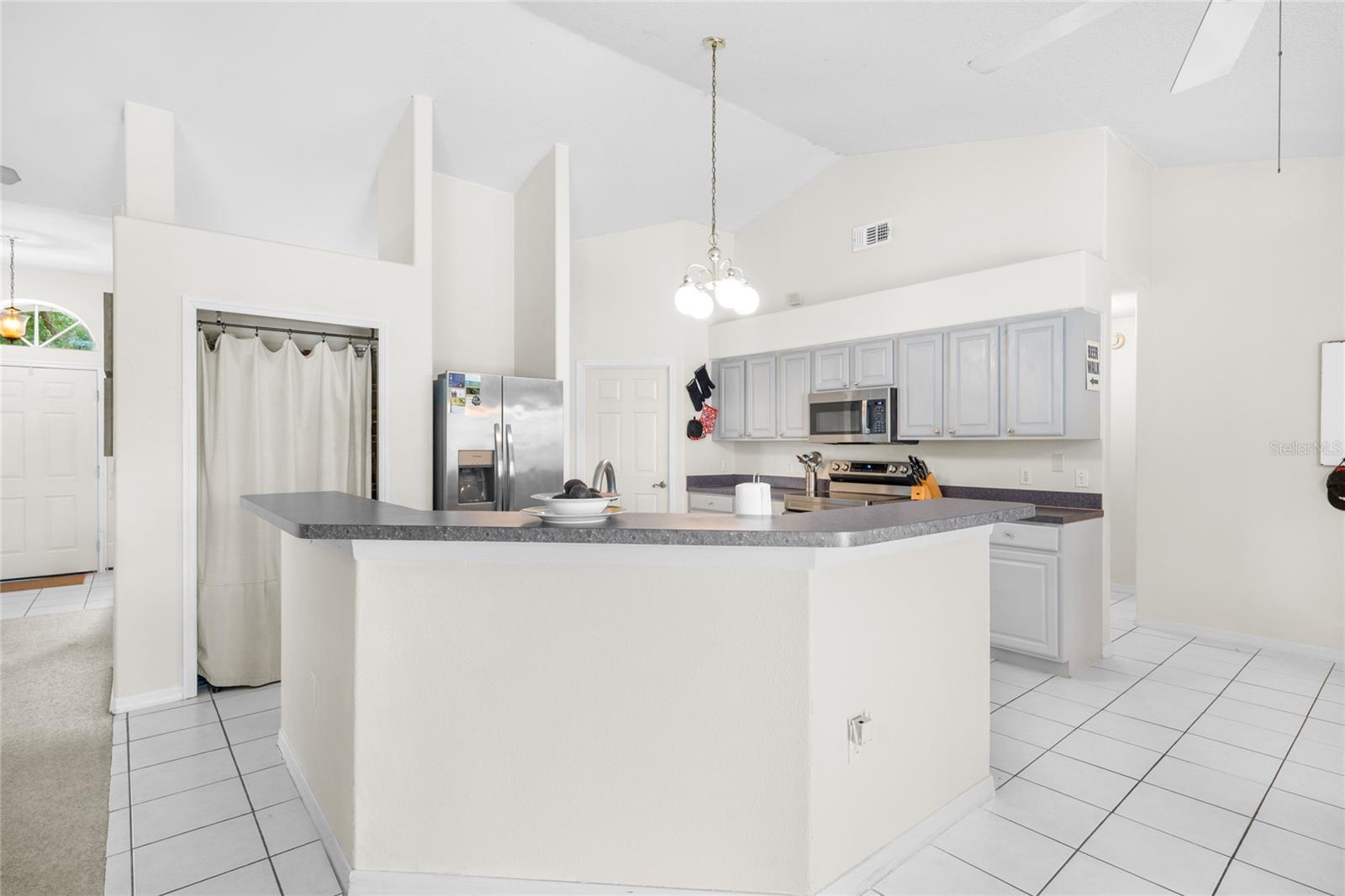 Image 7 of 38 For 1839 Queen Palm Drive