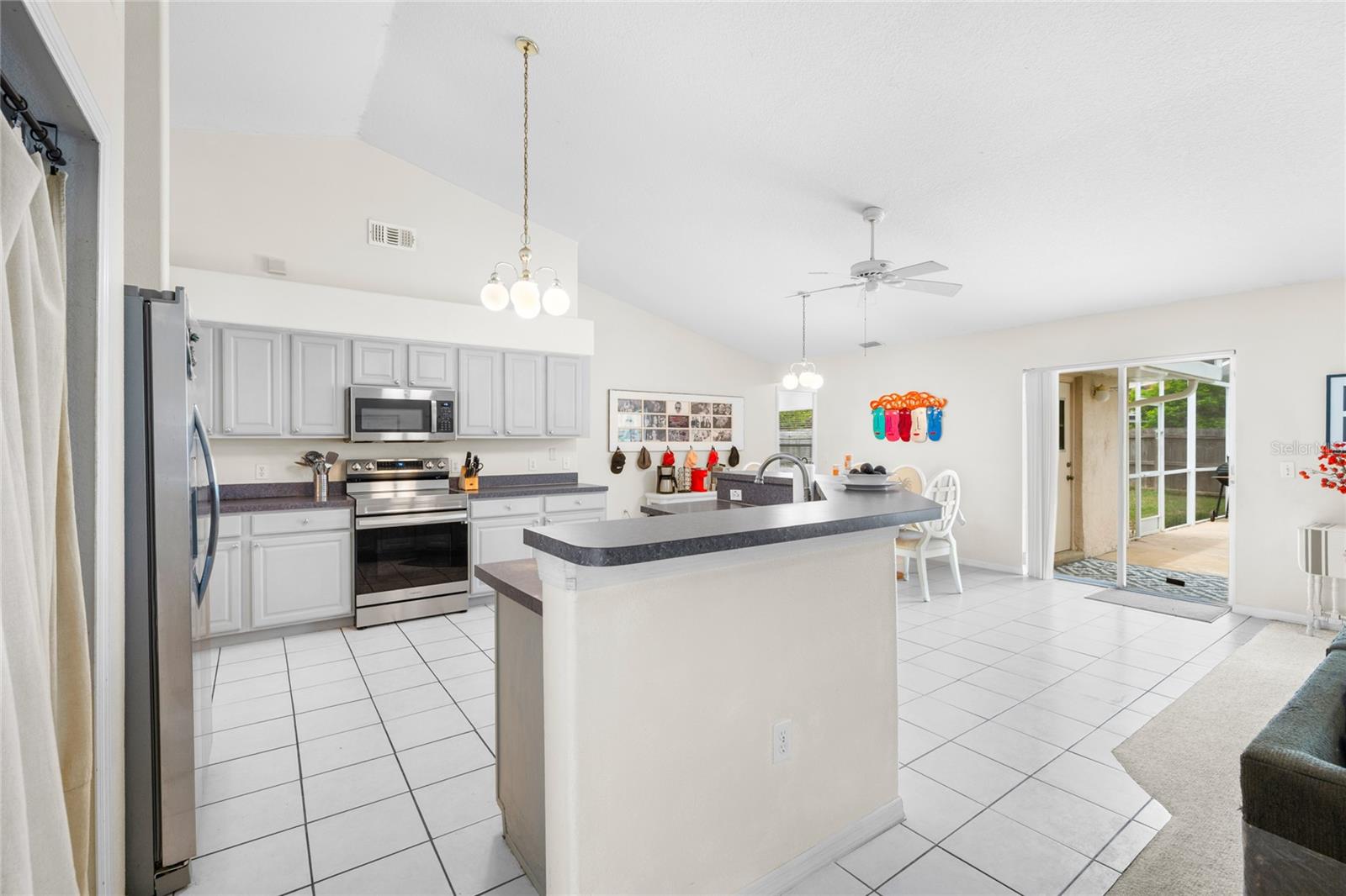 Image 8 of 38 For 1839 Queen Palm Drive