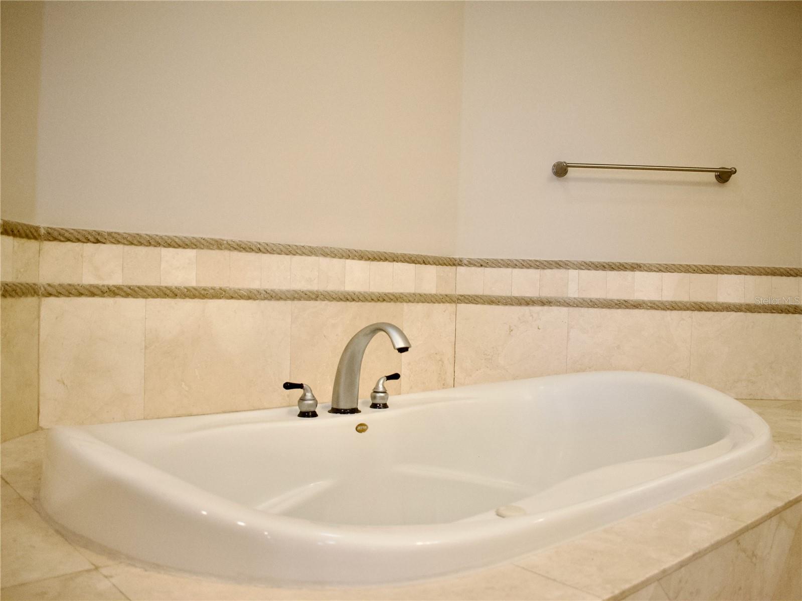 Image 17 of 24 For 8761 The Esplanade  6