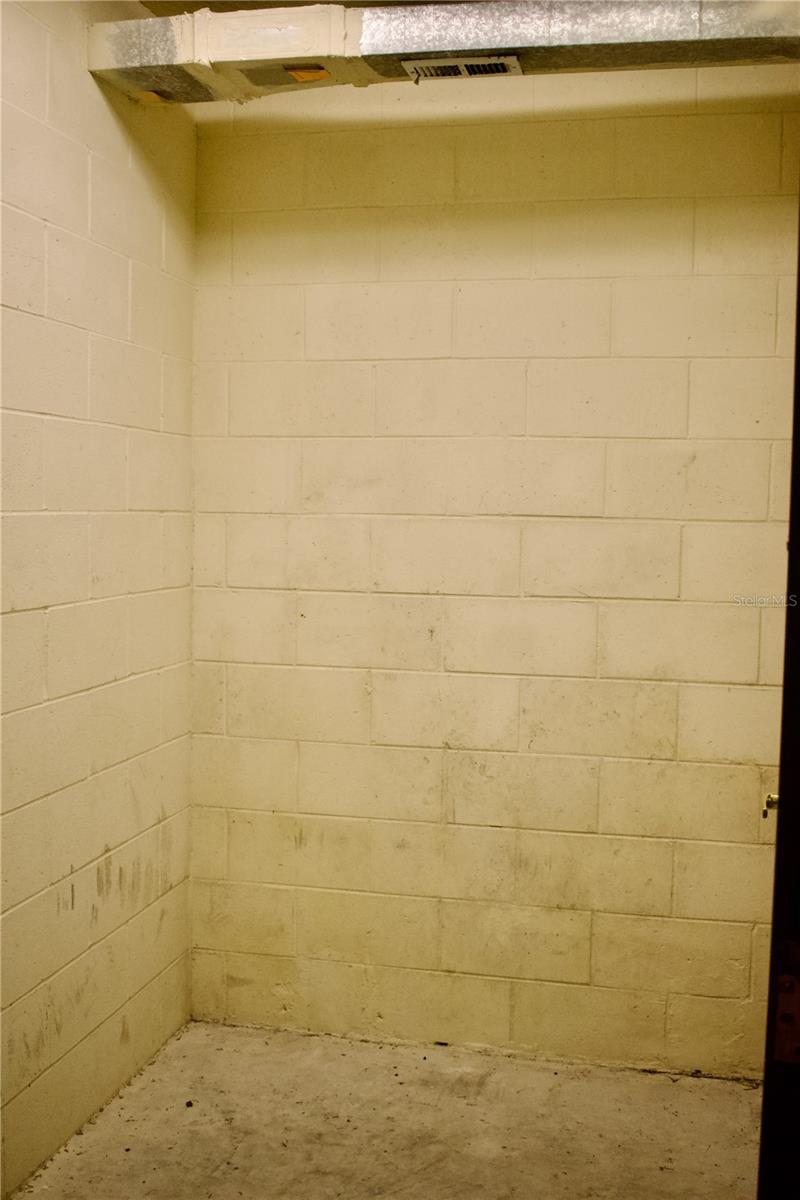 Image 20 of 24 For 8761 The Esplanade  6