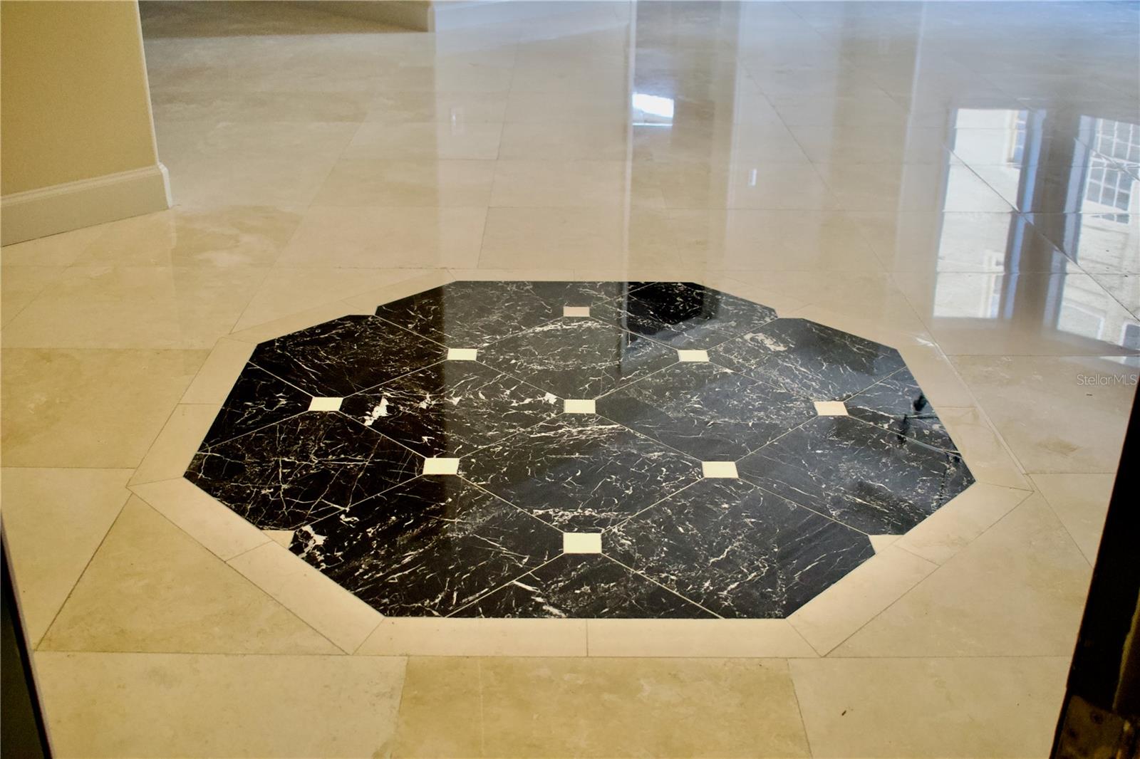 Image 4 of 24 For 8761 The Esplanade  6