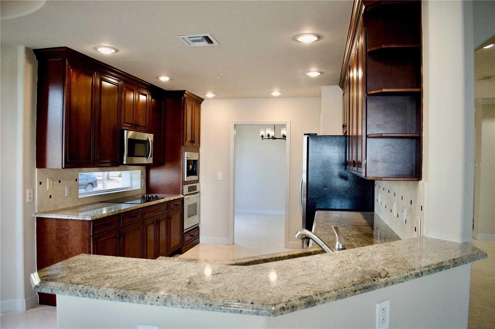 Image 7 of 24 For 8761 The Esplanade  6