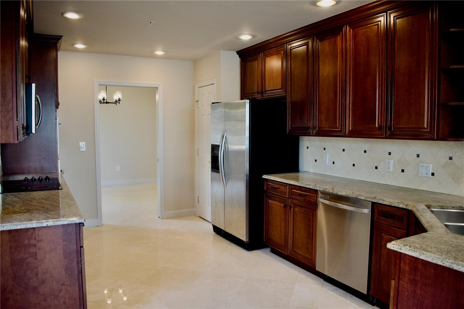 Image 8 of 24 For 8761 The Esplanade  6