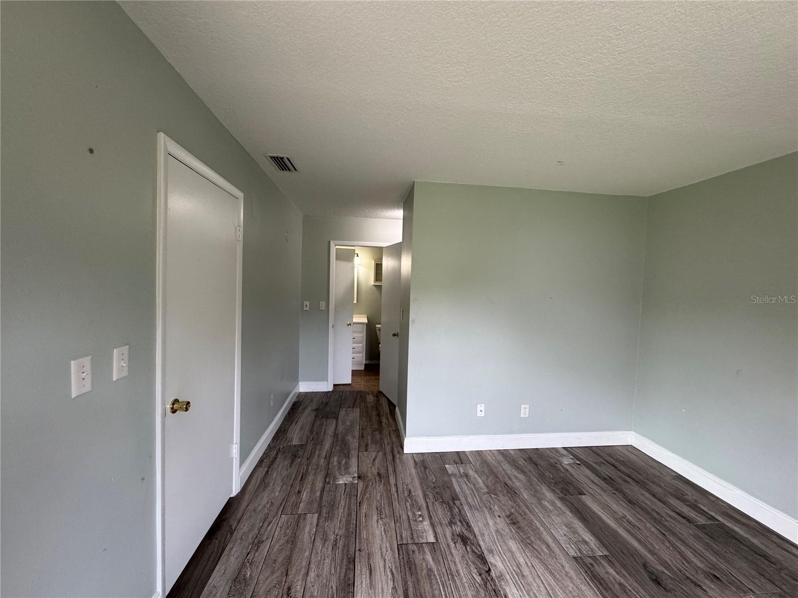 Image 14 of 19 For 313 Dirksen Drive F7