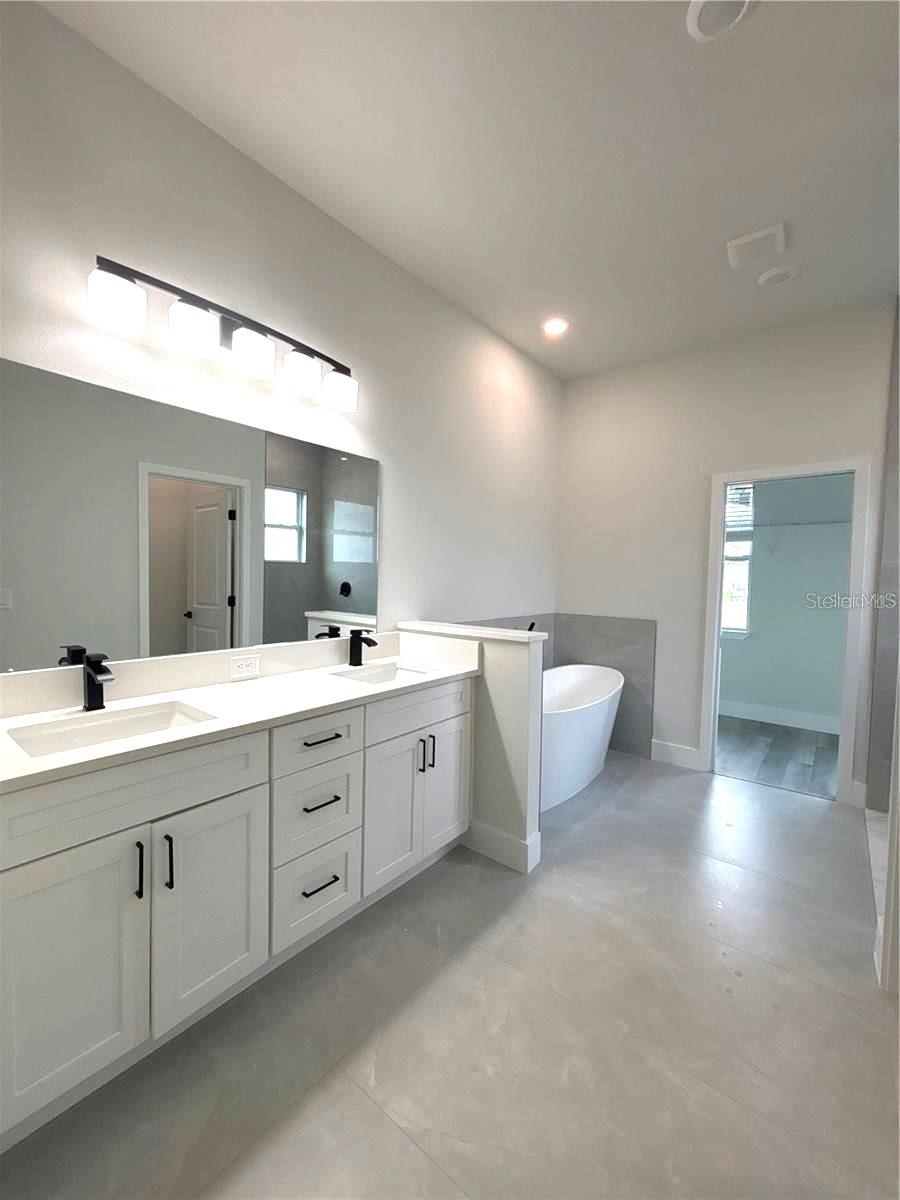 Image 5 of 7 For 3068 Velvet Lane