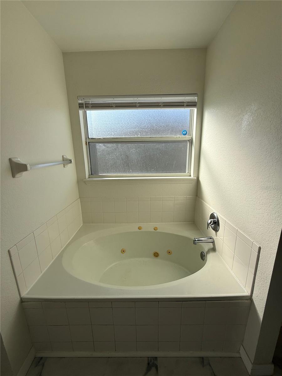 Image 13 of 24 For 24 Sawfish Court