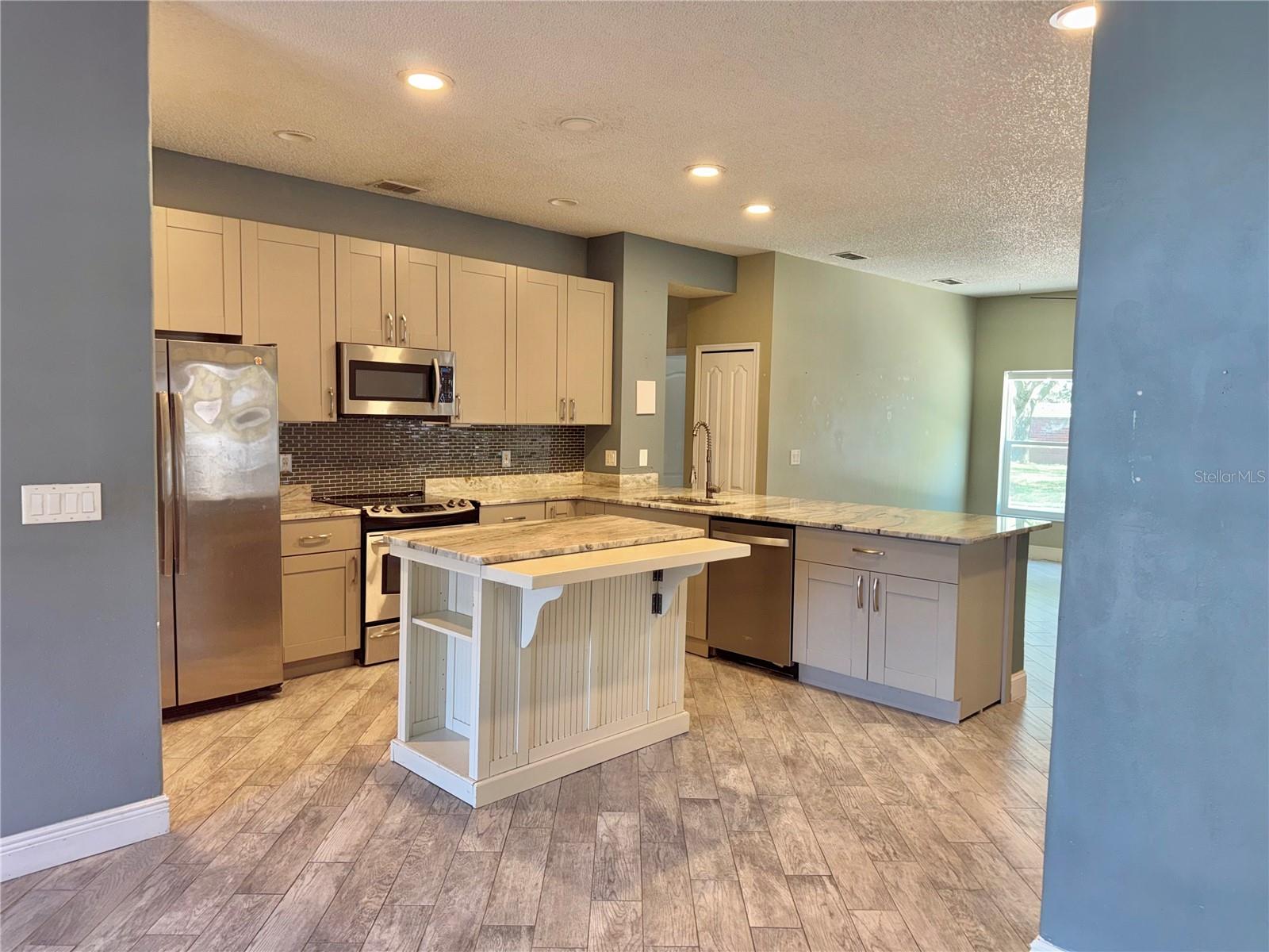 Image 3 of 17 For 2031 Wintermere Pointe Drive