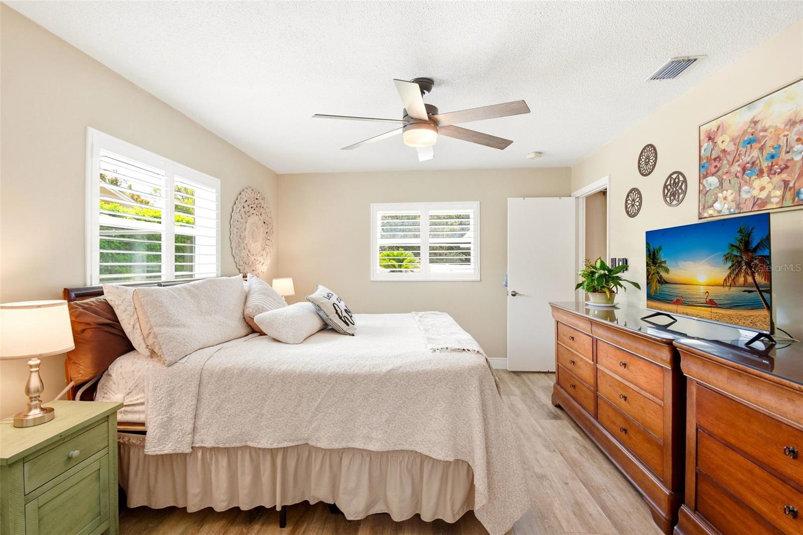 Image 24 of 47 For 2636 Talbot Road