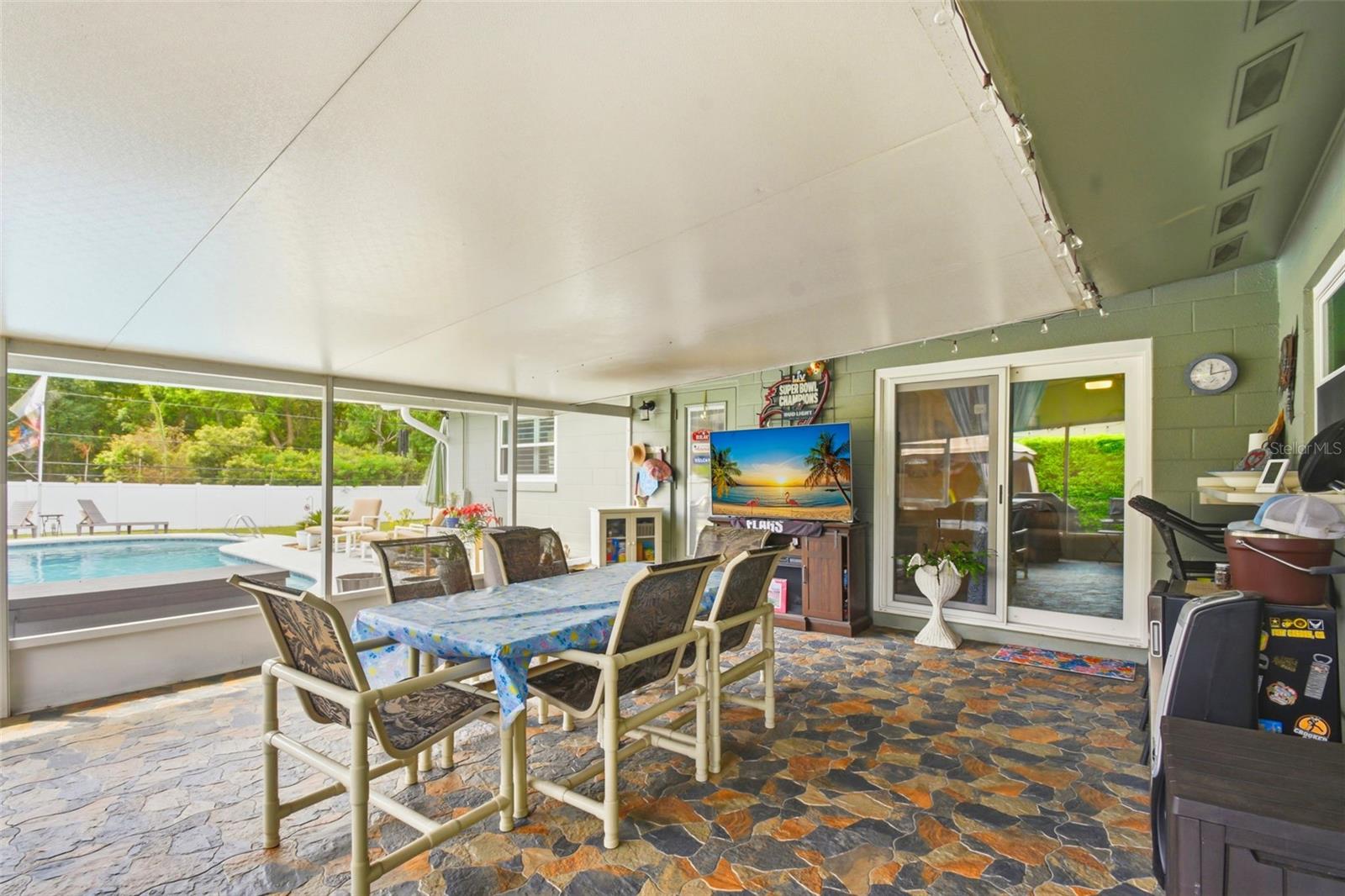 Image 33 of 47 For 2636 Talbot Road