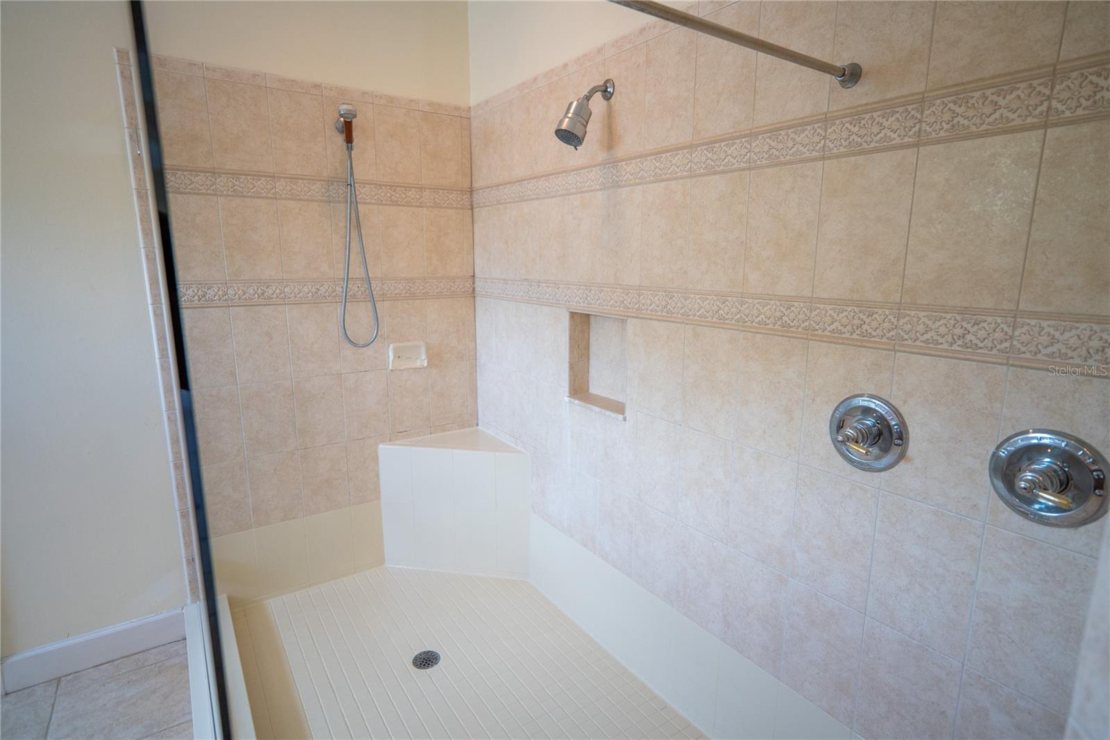 Image 46 of 65 For 10009 Valley Rose Court