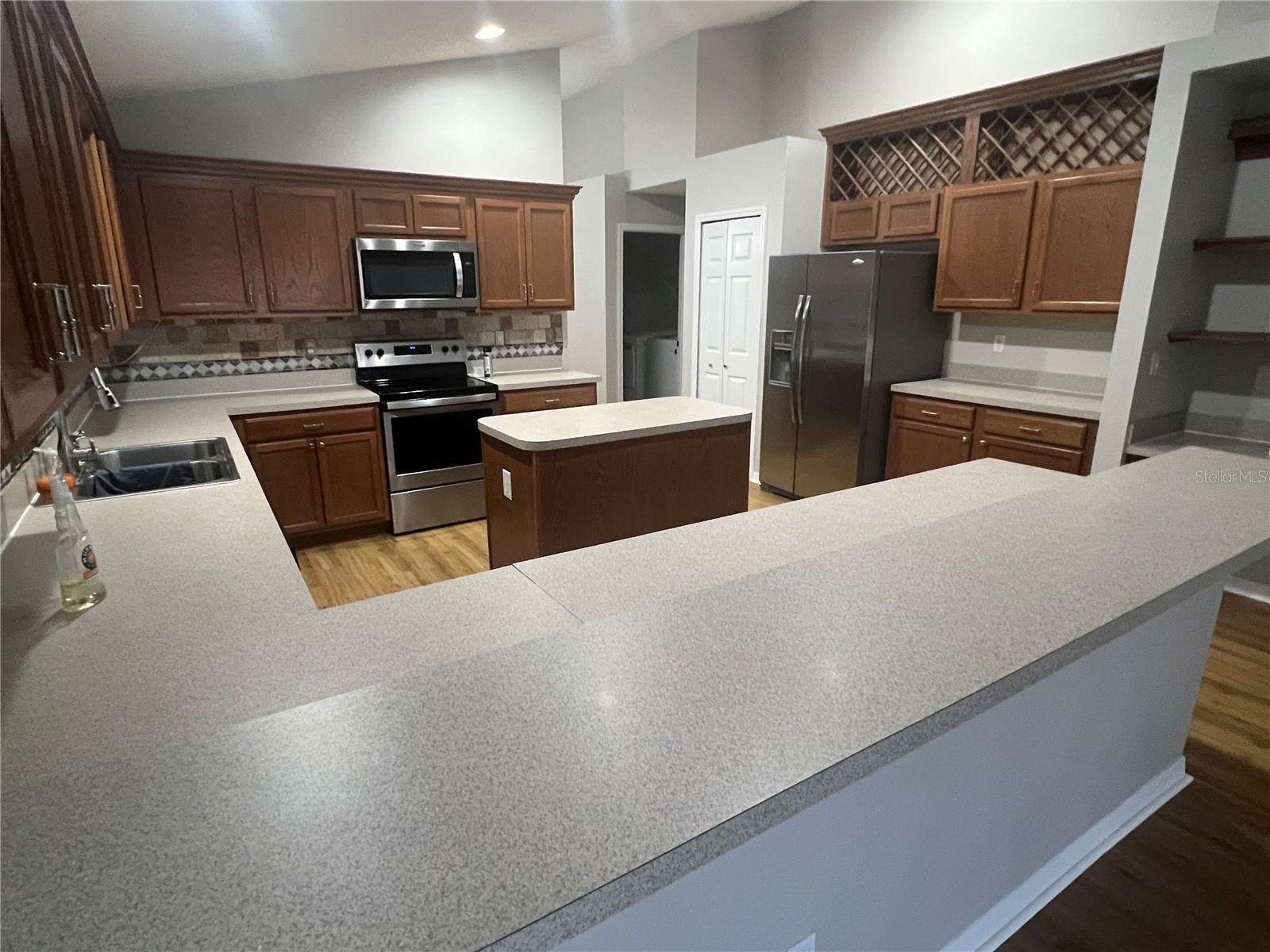 Image 6 of 27 For 1063 Bluegrass Drive