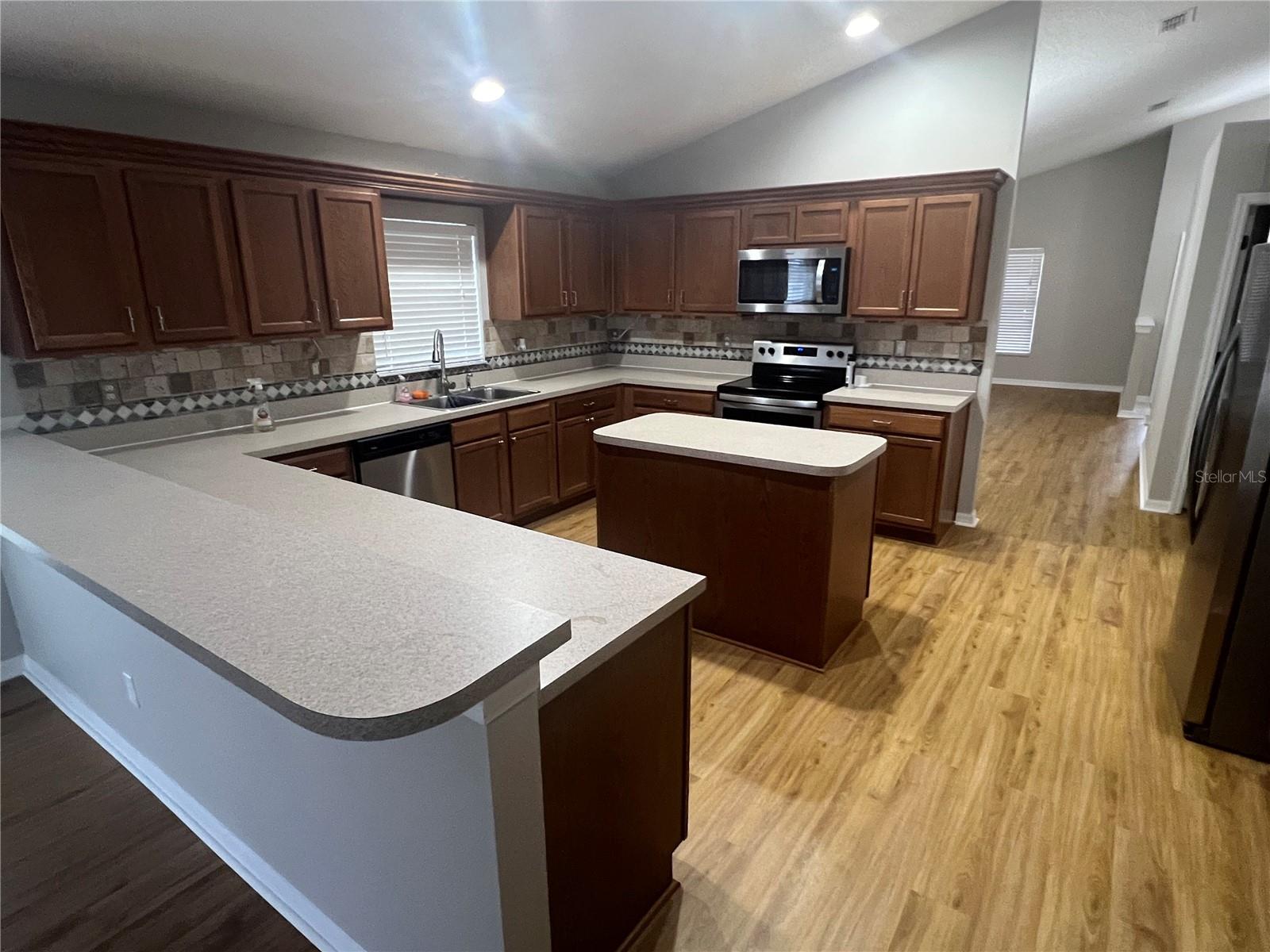 Image 7 of 27 For 1063 Bluegrass Drive