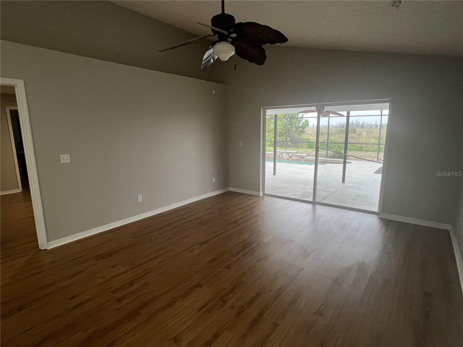 Image 9 of 27 For 1063 Bluegrass Drive