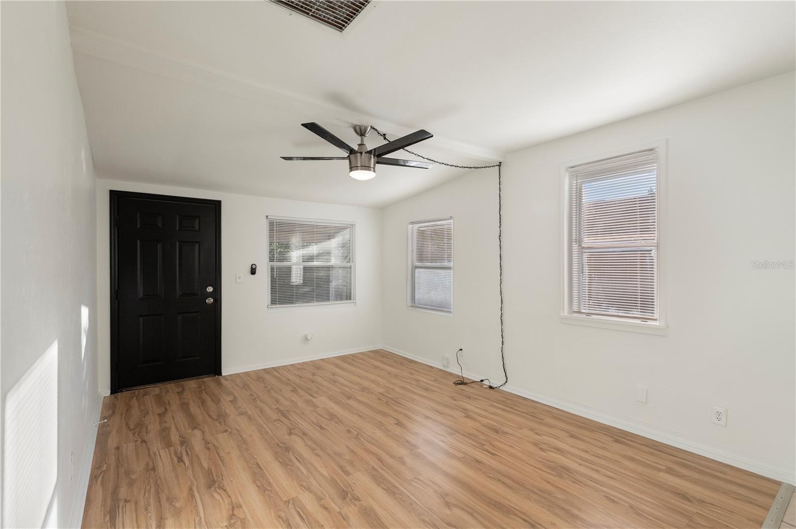 Image 21 of 29 For 235-237 Emory Place