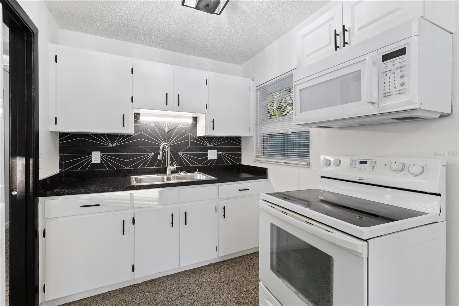 Image 6 of 29 For 235-237 Emory Place