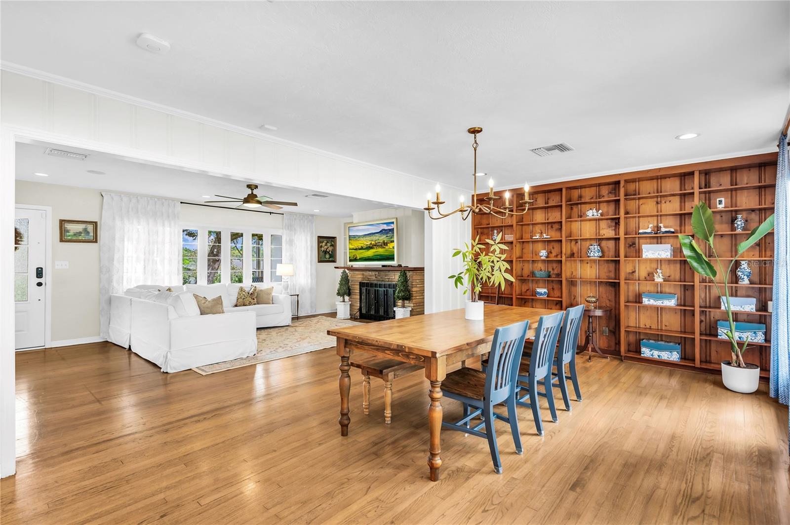 Image 11 of 65 For 1410 Summerlin Avenue