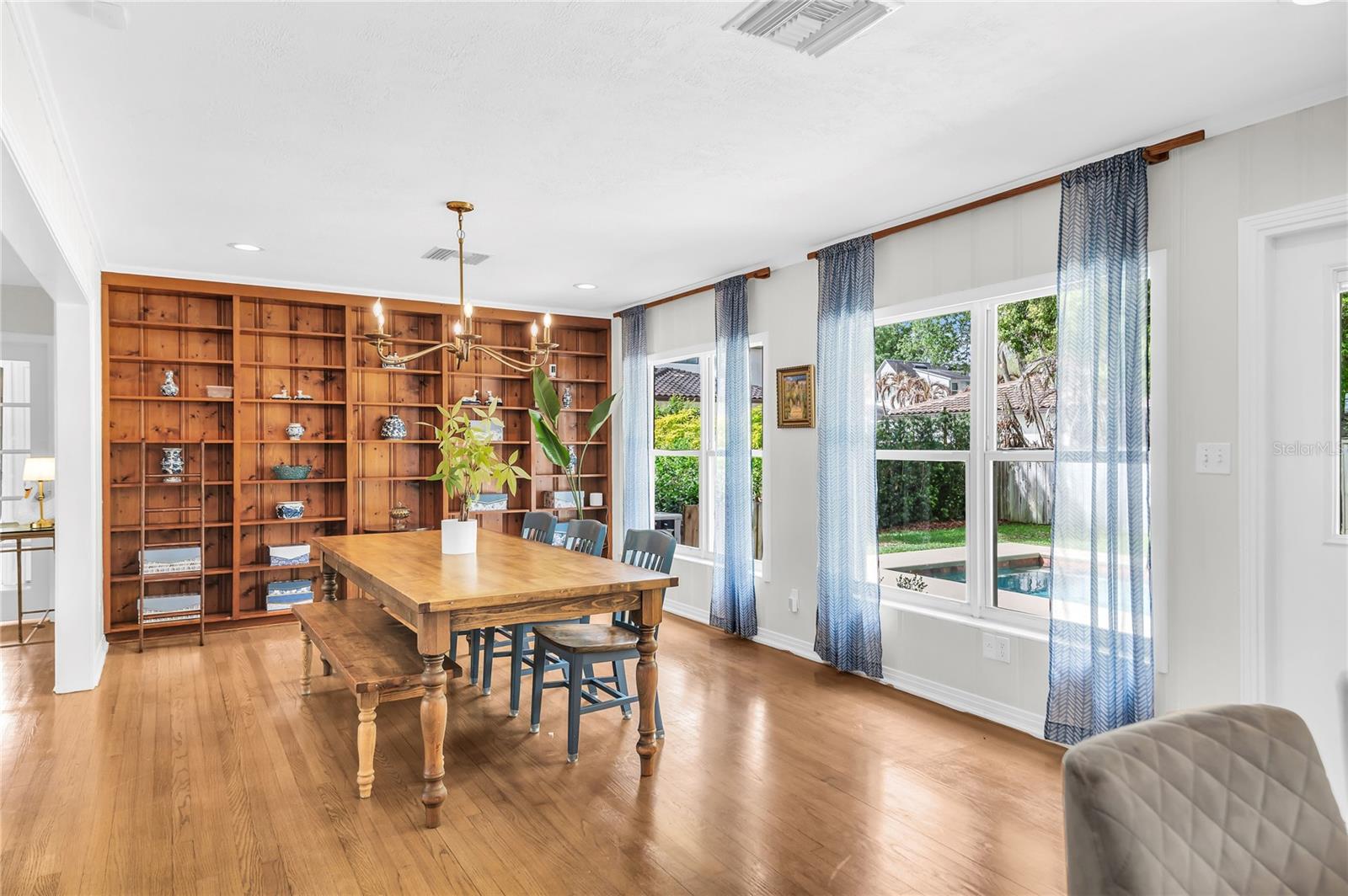 Image 12 of 65 For 1410 Summerlin Avenue