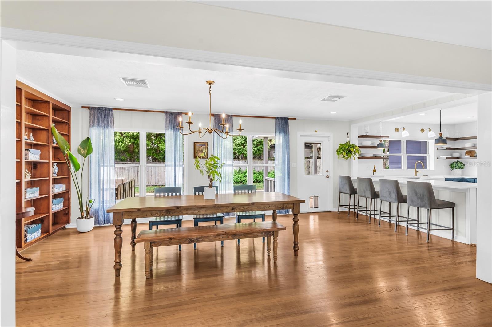 Image 18 of 65 For 1410 Summerlin Avenue