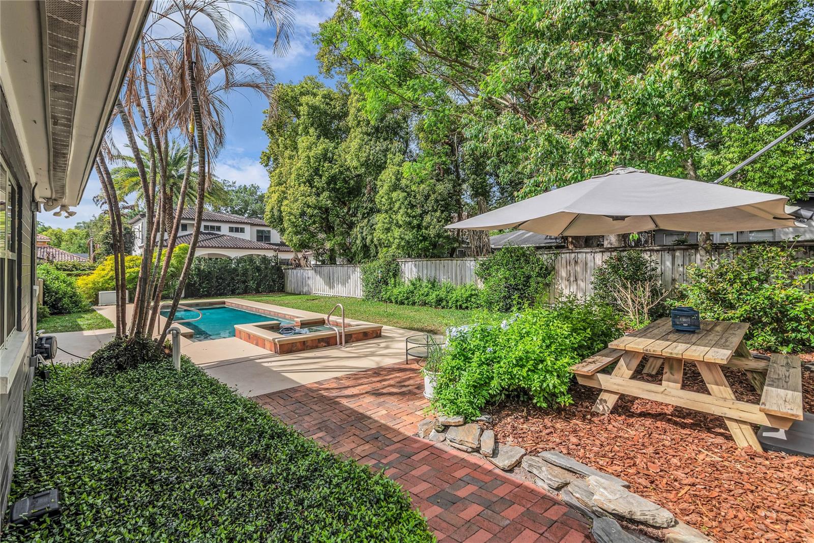 Image 26 of 65 For 1410 Summerlin Avenue