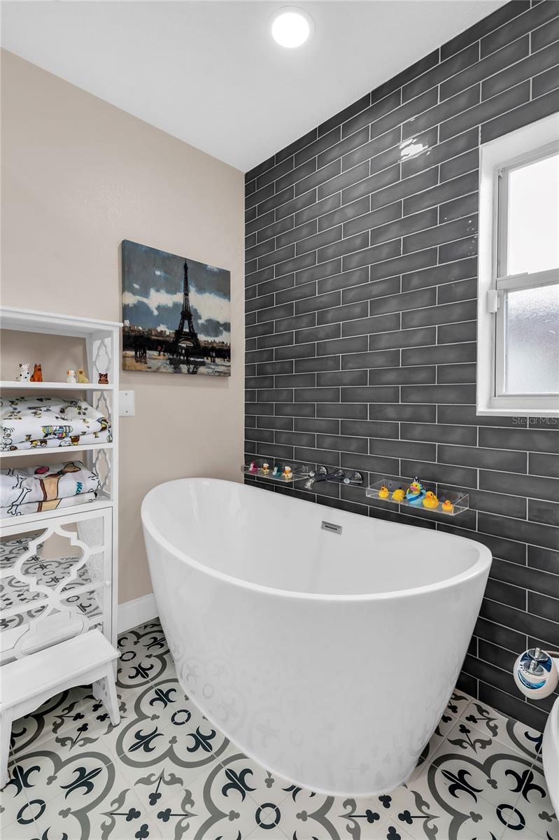 Image 39 of 65 For 1410 Summerlin Avenue