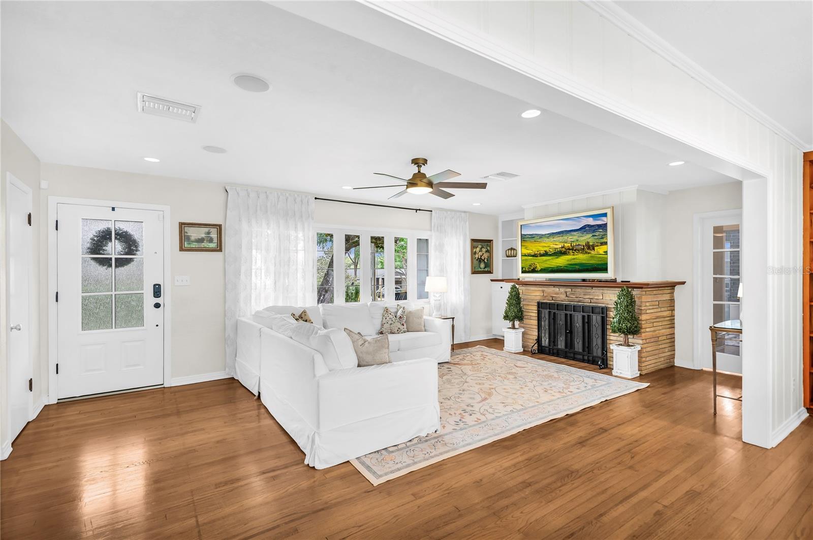 Image 7 of 65 For 1410 Summerlin Avenue