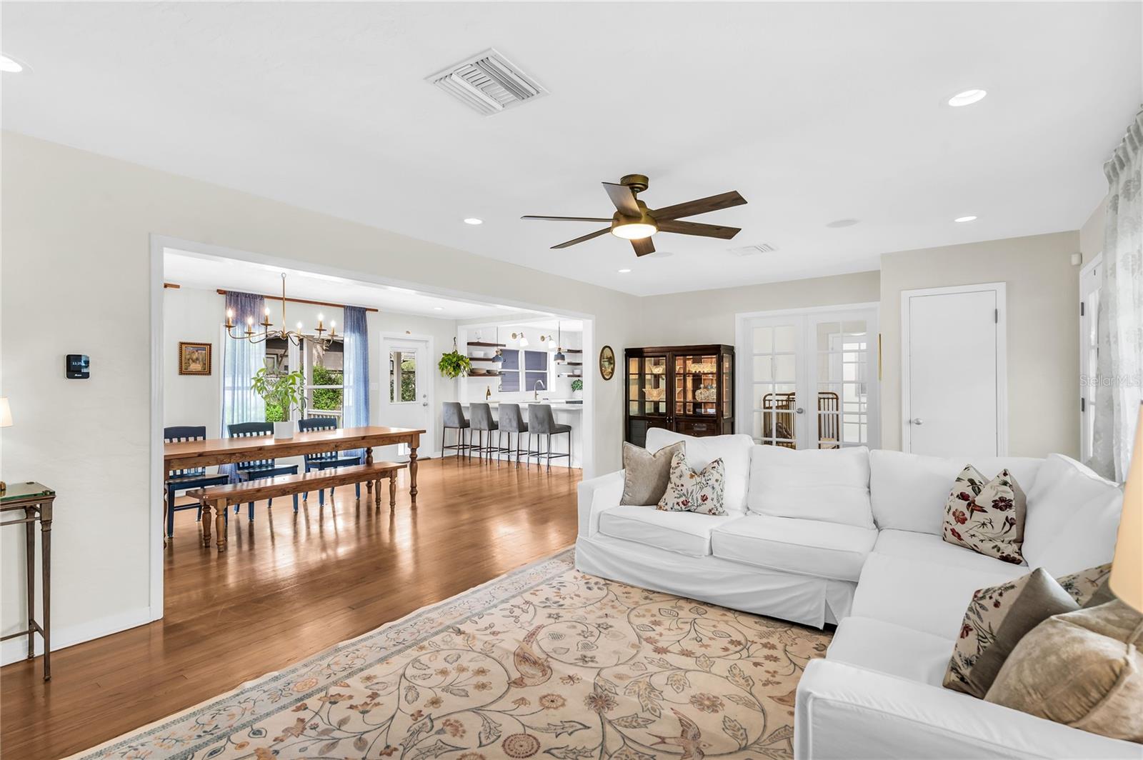 Image 9 of 65 For 1410 Summerlin Avenue