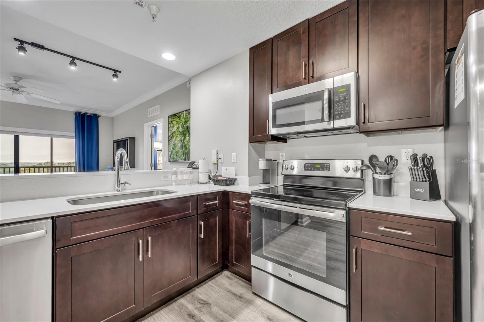 Image 10 of 22 For 14501 Grove Resort Avenue 1703