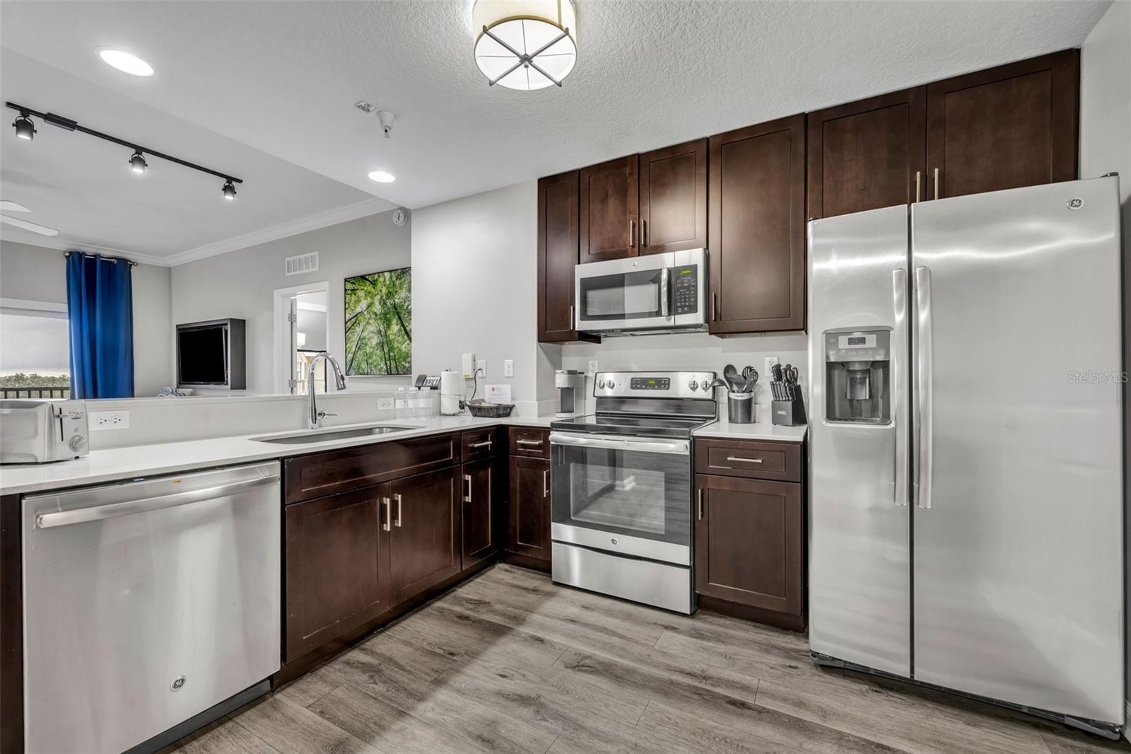 Image 9 of 22 For 14501 Grove Resort Avenue 1703