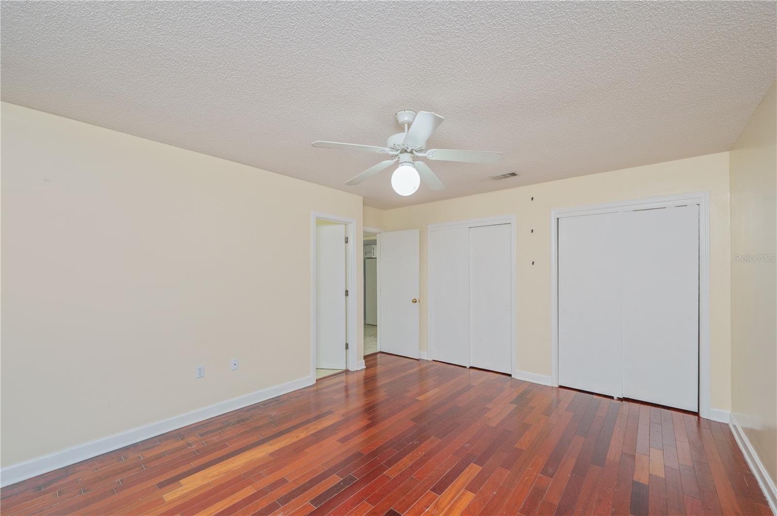 Image 17 of 40 For 130 Scranton Street