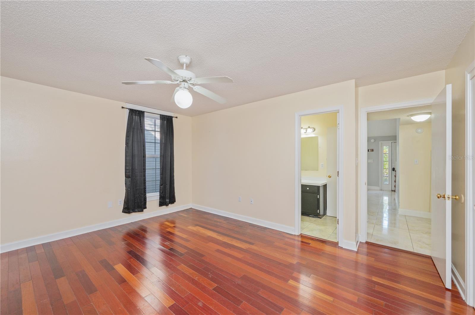 Image 21 of 40 For 130 Scranton Street