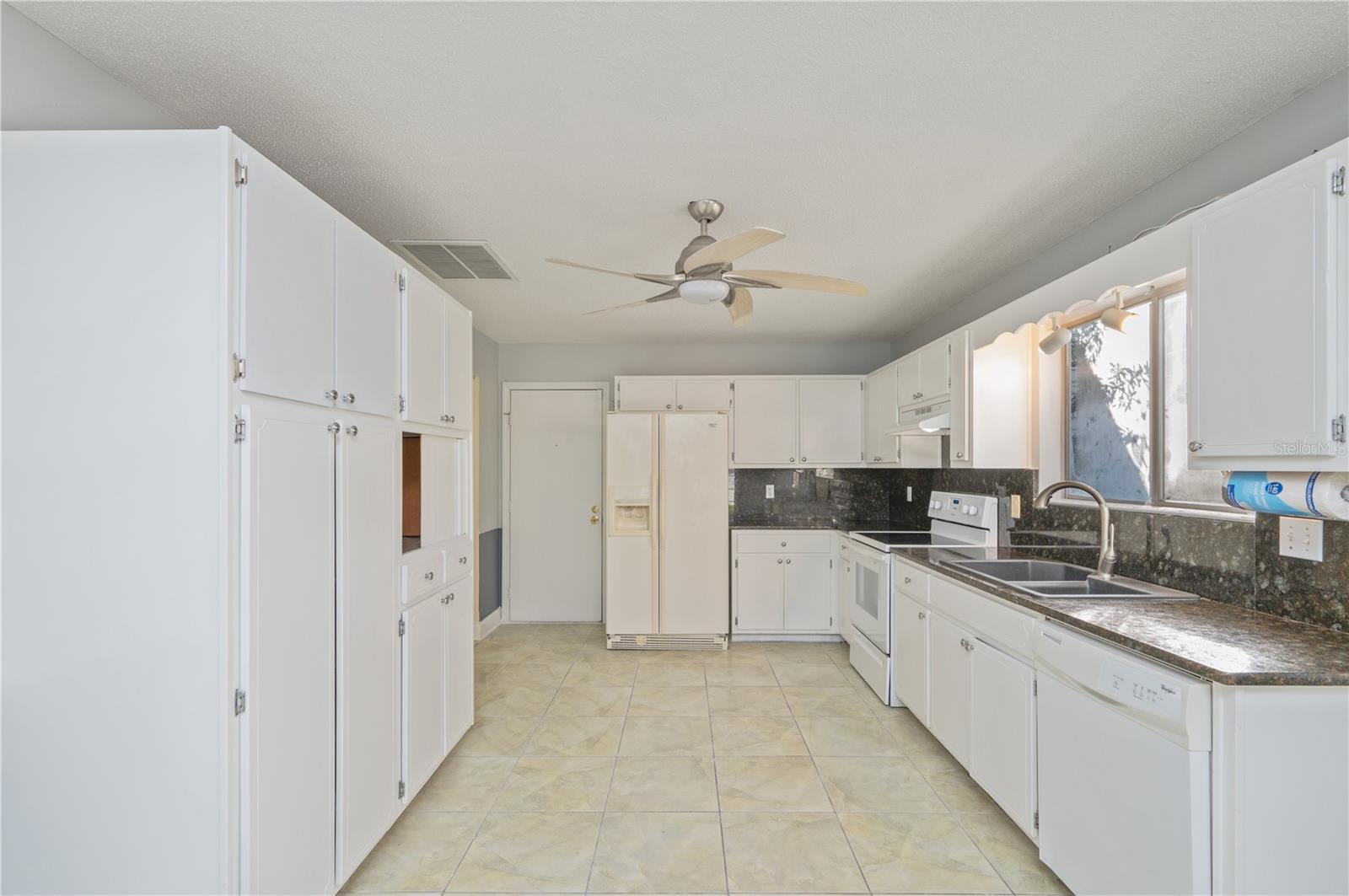 Image 8 of 40 For 130 Scranton Street