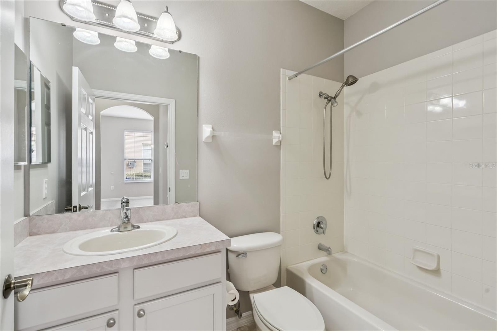 Listing photo id 12 for 5317 Keenes Pheasant Drive