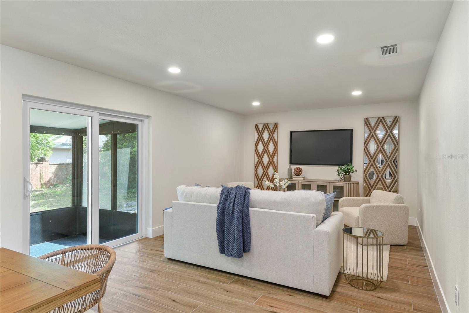 Image 11 of 33 For 781 Northwood Circle