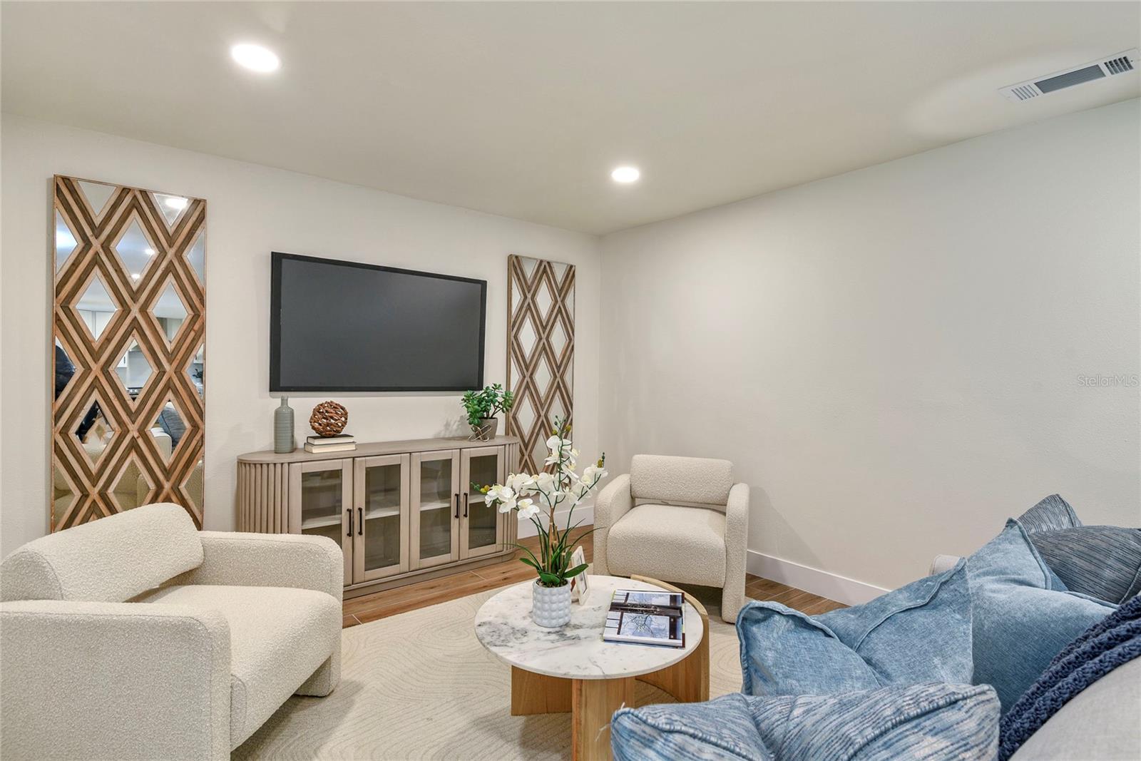 Image 13 of 33 For 781 Northwood Circle