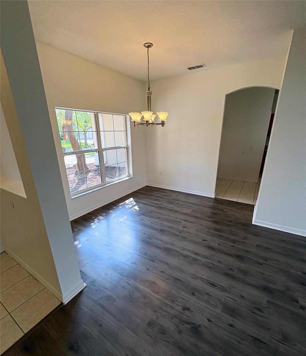 Image 5 of 21 For 3637 Weatherfield Drive