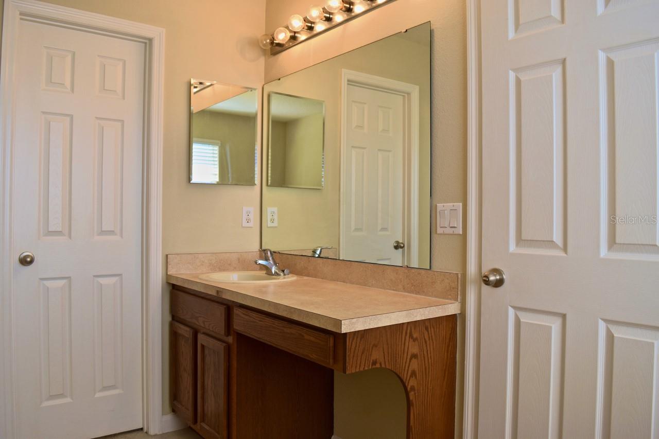 Listing photo id 12 for 11818 Deer Path Way