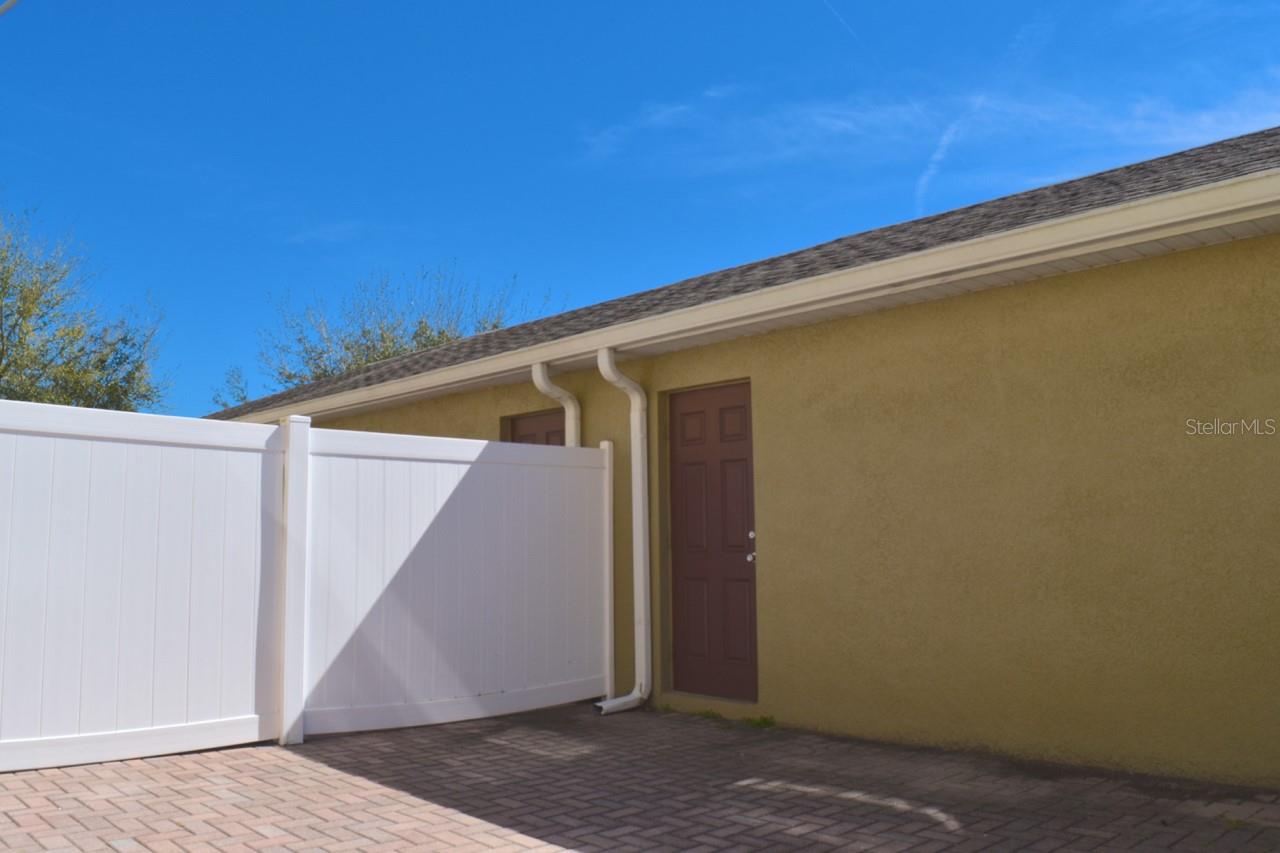 Listing photo id 16 for 11818 Deer Path Way