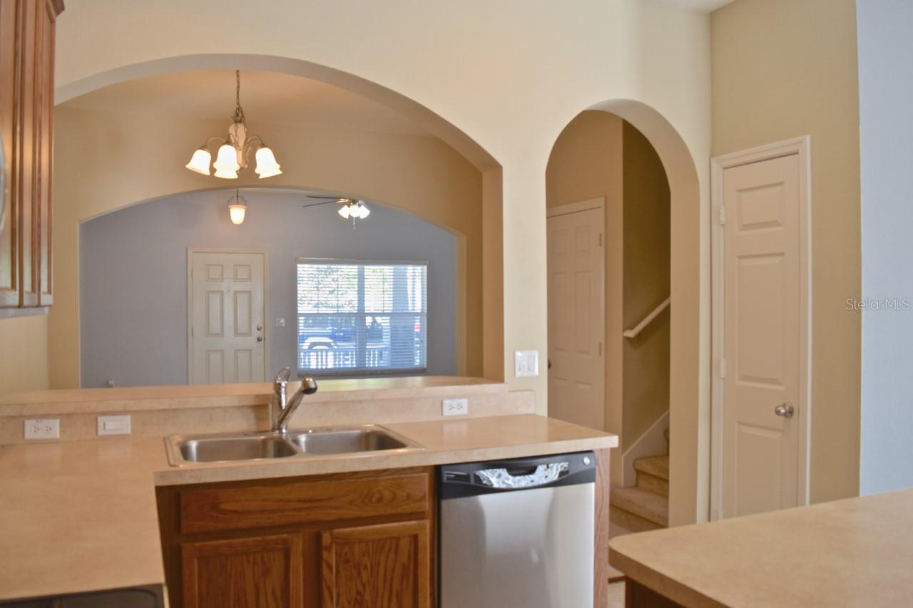 Listing photo id 7 for 11818 Deer Path Way