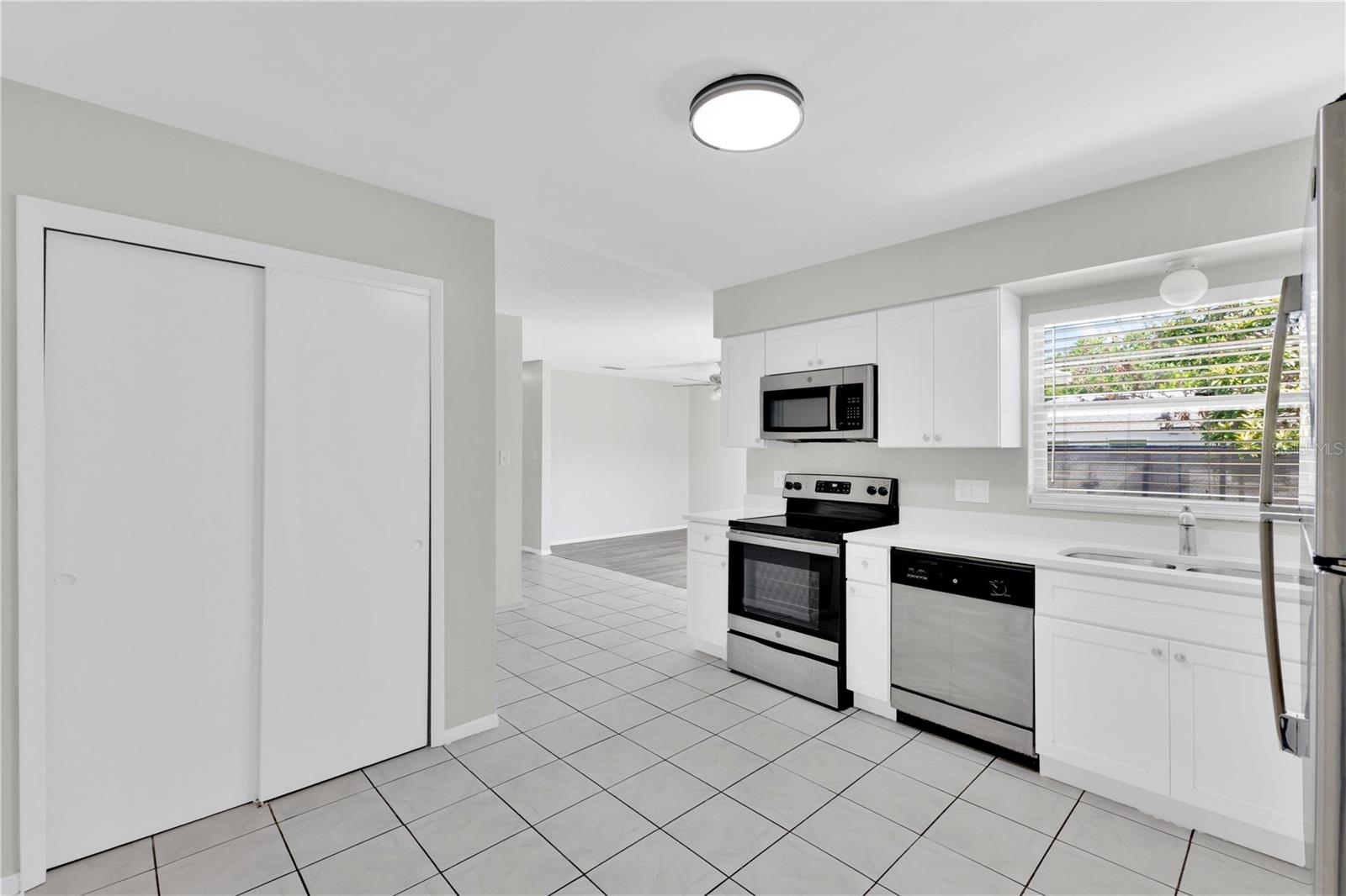 Image 5 of 28 For 2733 Mint Drive