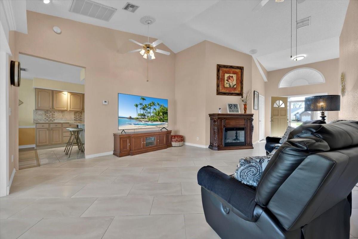 Image 4 of 44 For 543 Clubhill Drive