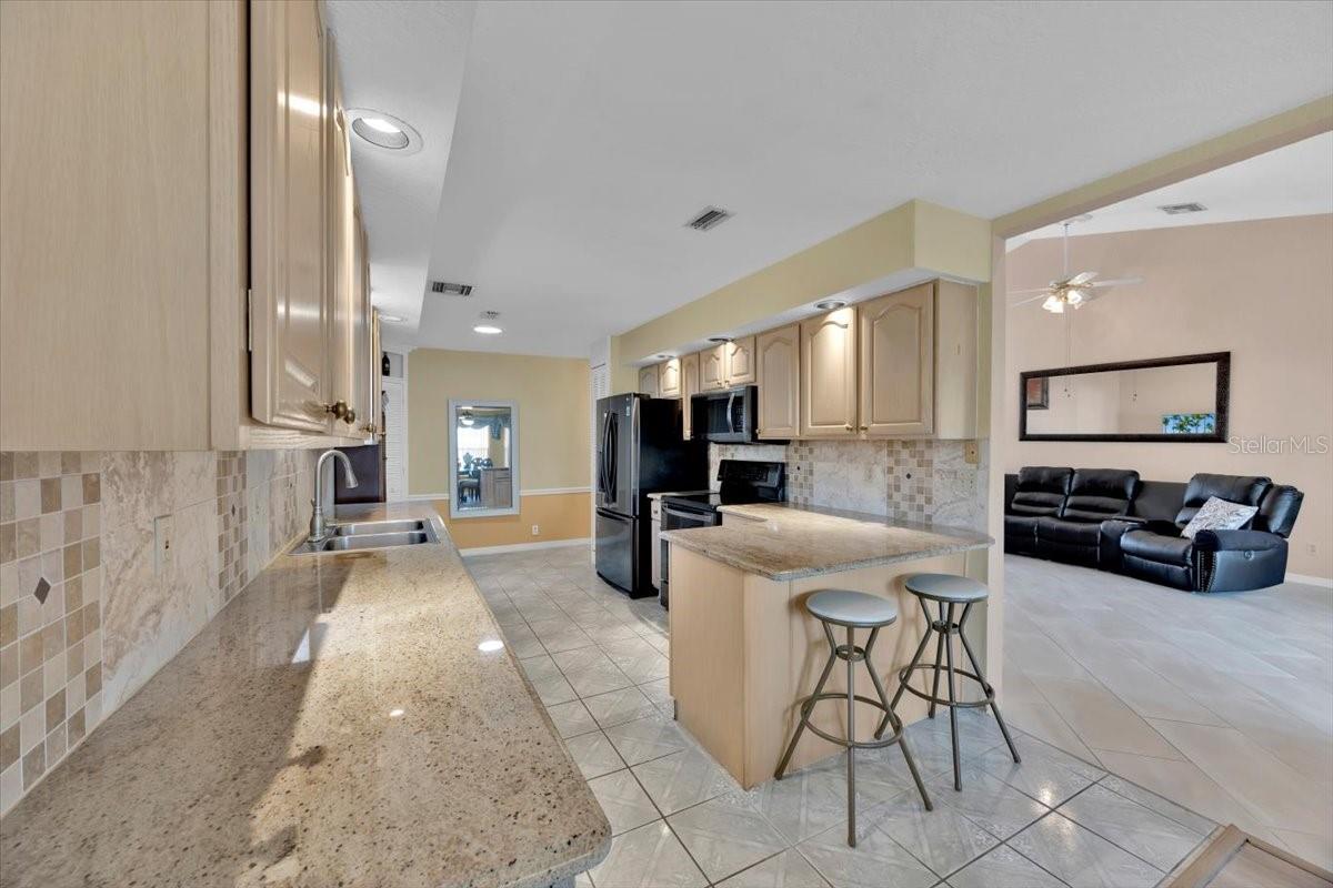 Image 5 of 44 For 543 Clubhill Drive